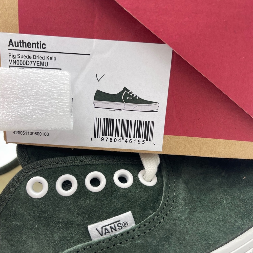 Vans WMNS Dark Green Suede Sneakers Authentic
Pig Suede Dried Kelp
VN000D7YEMU - Picture 16 of 16